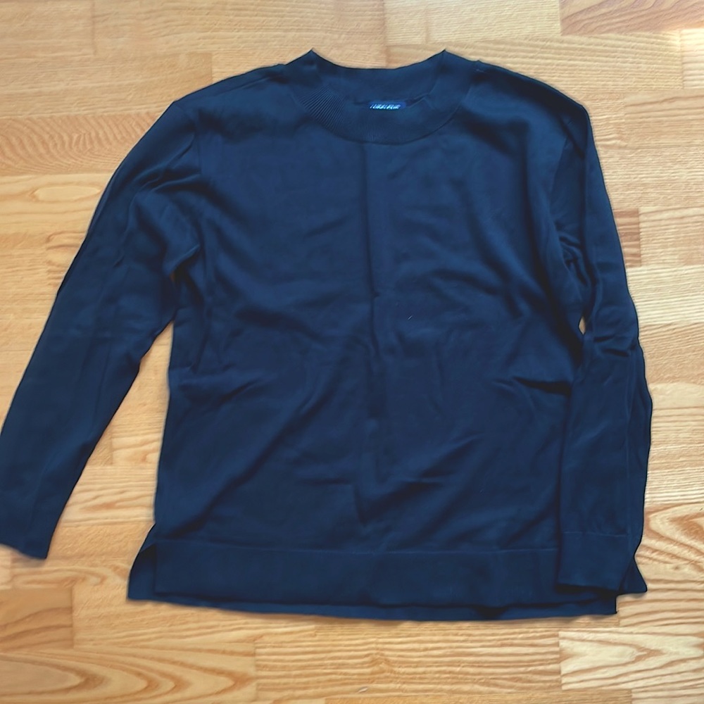 Lands End sweater. Size M dark Navy Blue